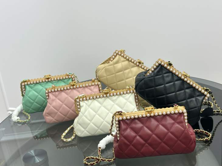 Picture of Chanel Handbags 2 _SKUfw239859905fw